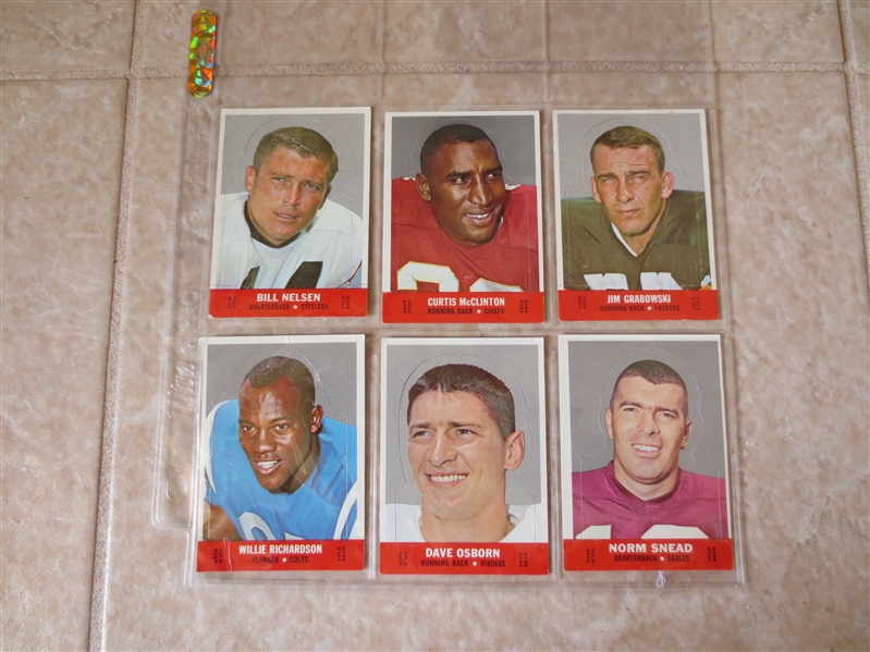 (6) 1968 Topps Stand-ups football cards: Snead, Osborn, Richardson, Nelsen, Grabowski, McClinton