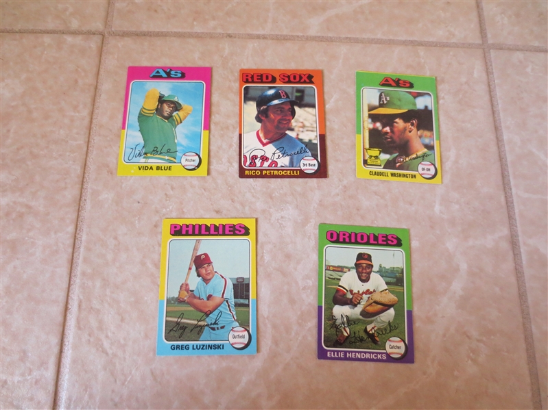 (350+) 1975 Topps Baseball Cards No stars, much duplication