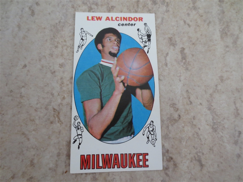 1969-70 Topps Lew Alcindor rookie basketball card #25 in very nice condition!