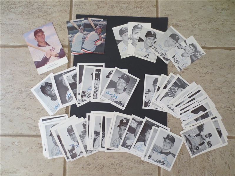 (85) 1960's Minnesota Twins Team Issues and Postcards