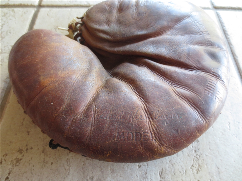 1940's Willard Hershberger Hutch Model 246 Catchers Mitt Glove with Cloth Label  Committed Suicide during season with Cincinnati Reds