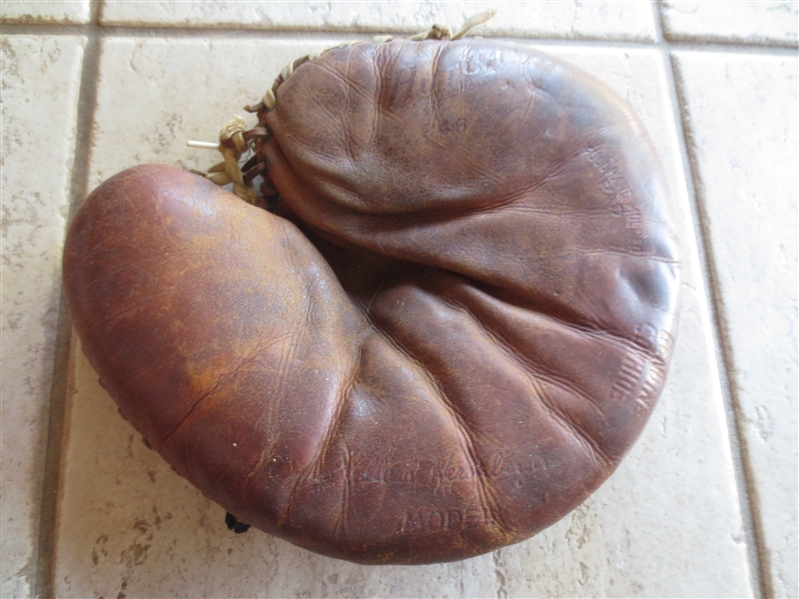 1940's Willard Hershberger Hutch Model 246 Catchers Mitt Glove with Cloth Label  Committed Suicide during season with Cincinnati Reds